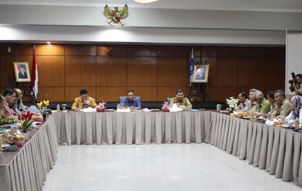 Gubernur Titipkan Aspirasi Pengangkatan Tenaga Honorer Ke DPR RI