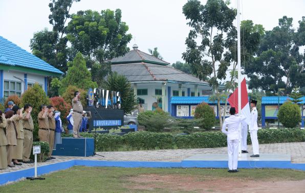 Gubernur Rustam Minta Siswa SMAN 3 Perjuangkan Masa Depan