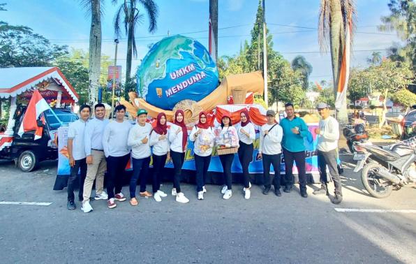 Usung Tema Digitaliasi KUMKM, DKUKM Meriahkan Pawai Kendaraan Hias HUT Kemerdekaan RI