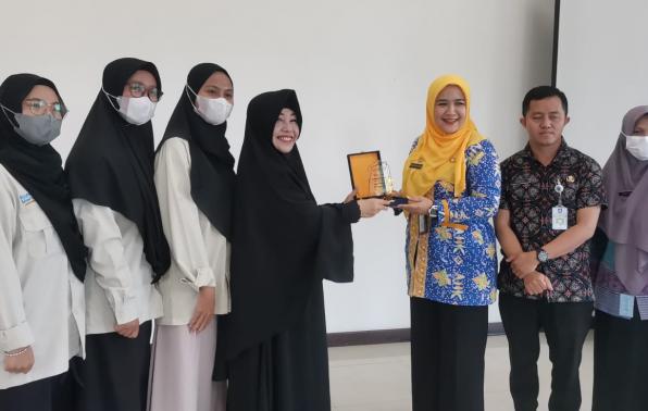 Dinas KUKM Lepas Mahasiswa Magang Kembali ke Kampus