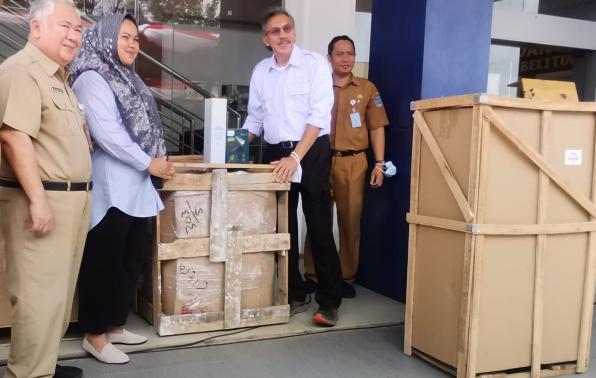 Percepat Pemulihan Ekonomi, Pj Gubernur Serahkan Bantuan Alat Produksi dan Digitalisasi Bagi UMKM