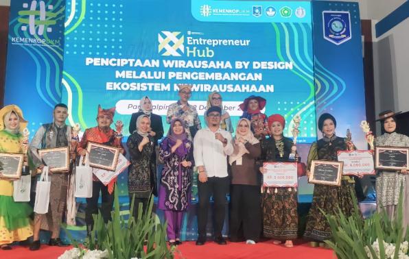 Pj Ketua TP PKK Kep. Babel Apresiasi Fashion Show Nuansa Etnik dan Batik Lokal