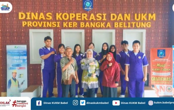 DKUKM Melepas 8 Siswa PKL kembali ke Sekolah
