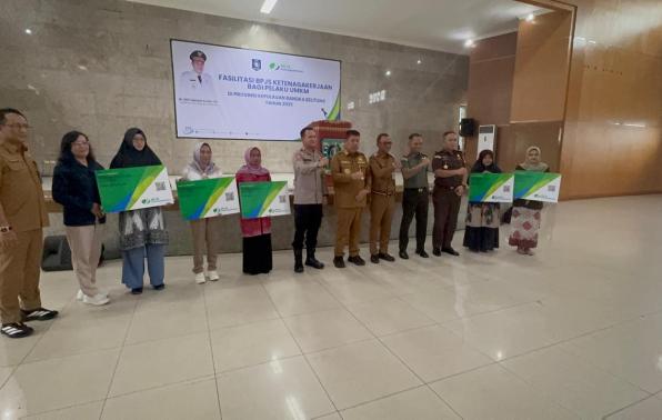 Pemprov Babel Serahkan Kartu BPJS Ketenagakerjaan untuk UMKM Belitung, Hadirkan Rasa Aman bagi Pekerja
