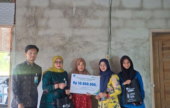 DKUKM-BPJS Ketenagakerjaan Serahkan Santunan Kepada Ahli Waris UMKM Penerima Manfaat