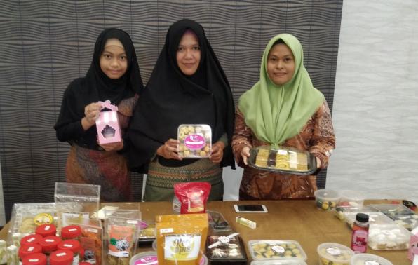 Peserta Magang Kewirausahaan Buka Usaha Bisnis Cake