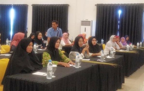 Tingkatkan Ekonomi Keluarga, 30 Orang Ibu-Ibu Ikuti Pelatihan Pengolahan Lidi Sawit