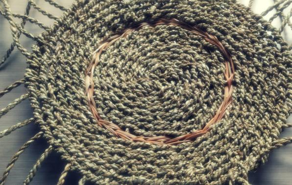 Pelaku UMKM Sangat Kreatif Dalam Membuat Kerajinan Lidi Nipah