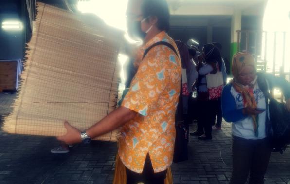 Hasil Tenun Lidi Nipah Bisa Dibuat Jadi Aneka Produk Lain