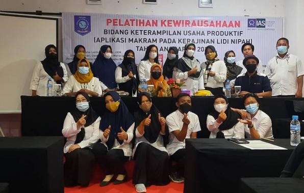 17 Pelaku Kerajinan Lidi Nipah Belajar Aplikasi Makrame