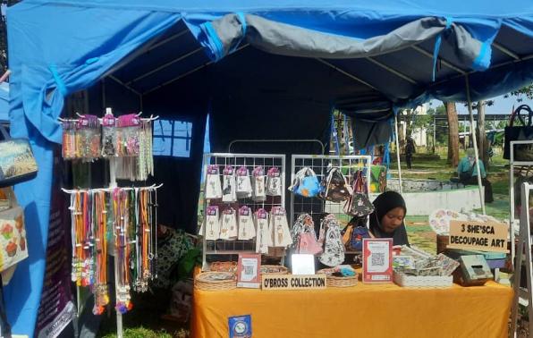 Kadis KUKM Berikan Apresiasi kepada UMKM yang Meriahkan Bazar HUT KORPRI
