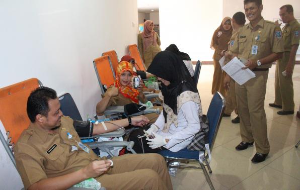 Pegawai BKD Pemprov Babel Sumbang 32 Kantong Darah