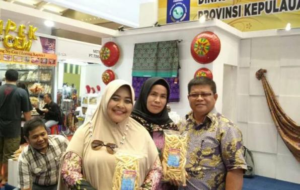 Stand Bangka Belitung Menampilkan Produk-Produk Unggulan Koperasi dan UMKM