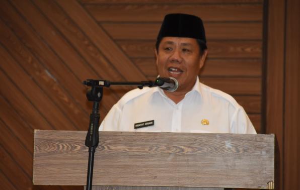 Wagub Babel Ingatkan Sarjana tak Perlu Gengsi Cari Kerja