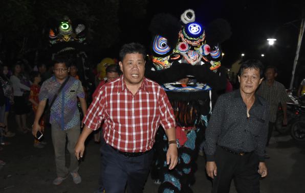 Hadiri Perayaan HUT  Kelenteng Shampo Kung Jebu Darat, Wagub Babel Disambut  Barongsai