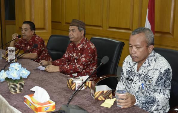 Gubernur Babel Salurkan Bantuan Kursi Roda CSR PT Fisherindo