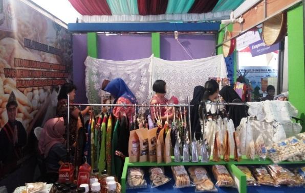 Stand Dinas Koperasi dan UKM Babel Ramai Dikunjungi
