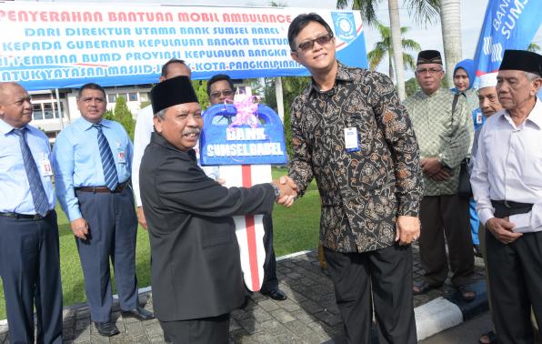 Bank Sumsel Babel Berikan Ambulance Ke Gubernur Babel