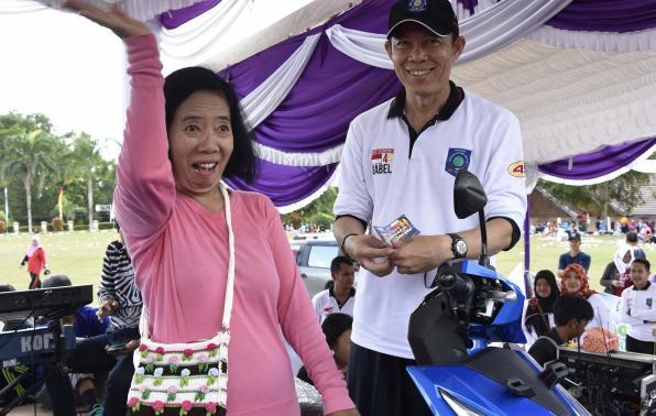 Jalan Santai HUT KORPRI, OB Kantor Gubernur Dapat Motor