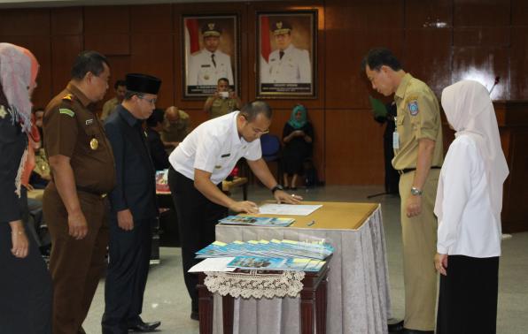 Gubernur, Bupati & Walikota Tandatangani Serah Terima P2D