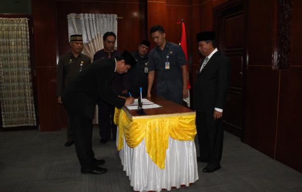 Gubernur Lantik Pejabat Eselon III & IV